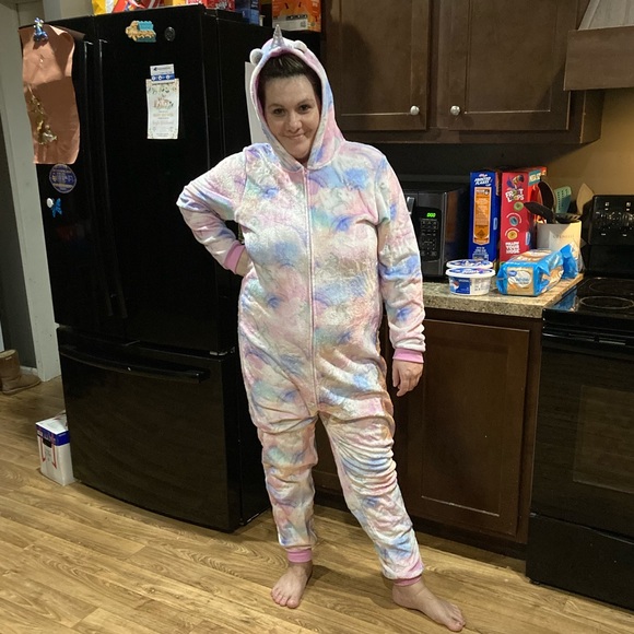 Who doesn’t love a Unicorn Pajama Outfit that is not only comfy but cute!!?!?! - Picture 2 of 2